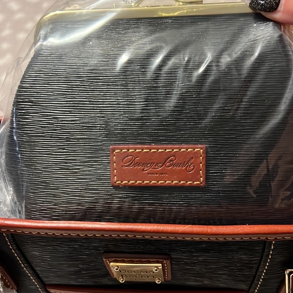 Dooney & Bourke - Picture 4 of 5